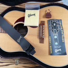 Gibson J45 Studio