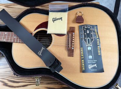 Gibson J45 Studio
