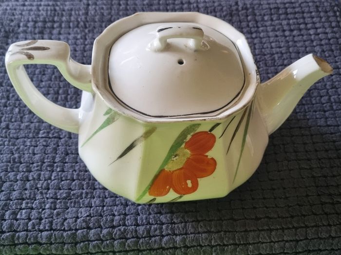 Grindley (W.H. Grindley & Co.) Art Deco teapot