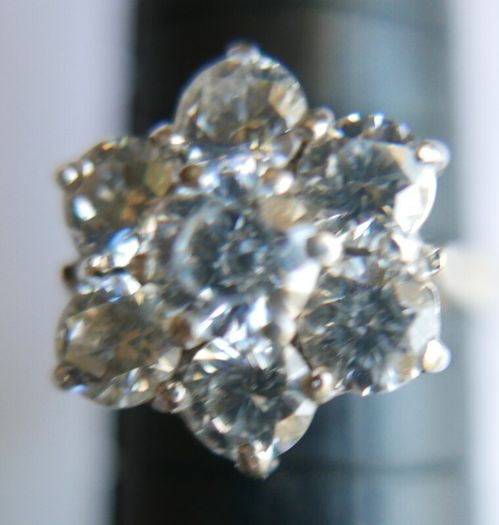 Vintage 9Ct Solid Gold 375 Beautiful Cubic Zirconia Ring 3,99g