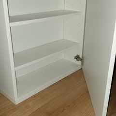 2 wall mounted cabinets
