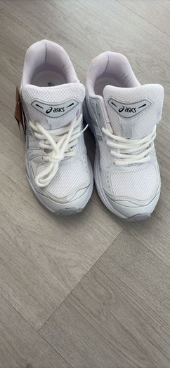 Asics Gel  runners white