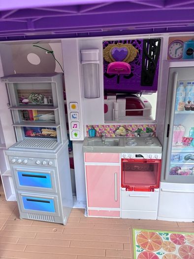 Barbie DreamHouse