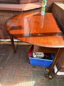 circle table