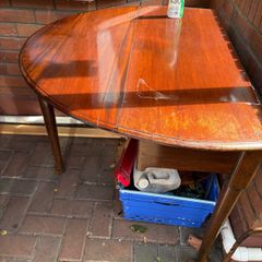 circle table