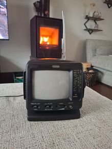 Lexsor Mini 5.5 inch TV Radio combo