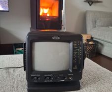 Lexsor Mini 5.5 inch TV Radio combo
