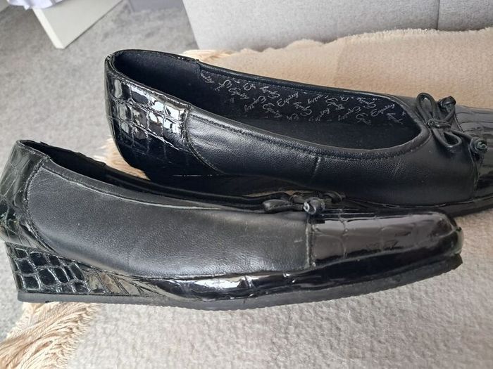 ladies shoes ...low wedge heel