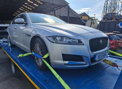 182 Jaguar XF breaking for parts