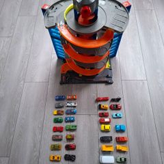 Hot Wheels Mega Garage & Cars