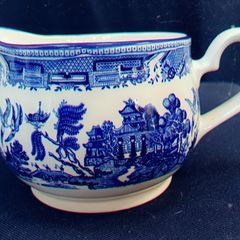 Arklow Pottery Blue Willow pattern cream jug