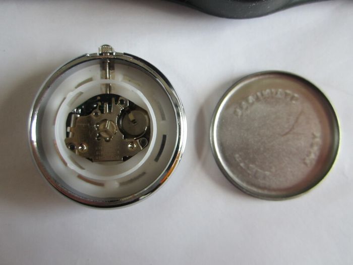 Slap-on Watch - Black Rubber Band with Skulls