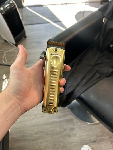 Babyliss clippers + with stand )