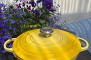 Le creuset 26cm Black enamel soup pot Soleil