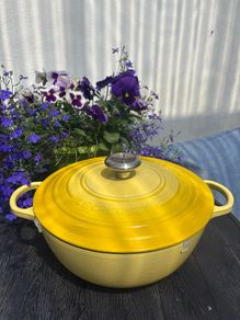 Le creuset 26cm Black enamel soup pot Soleil