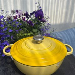 Le creuset 26cm Black enamel soup pot Soleil