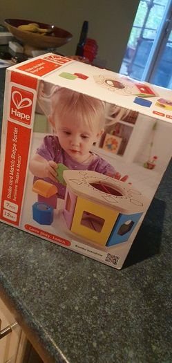 Match Shape and Colors sorter for a toddler