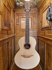 Lowden S-21