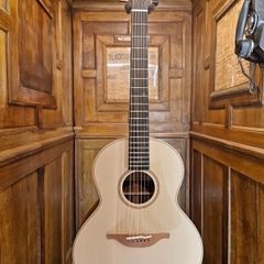 Lowden S-21