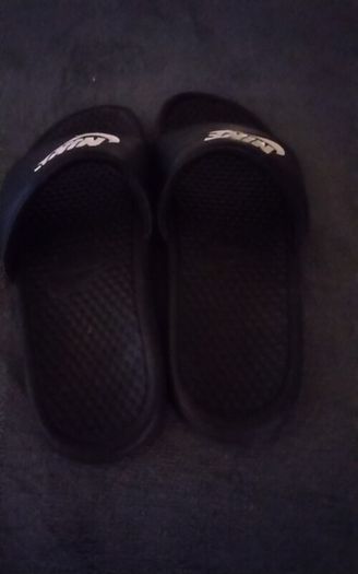 NIKE Slides/Colour: Black .. Size: 7 UK/41 EU