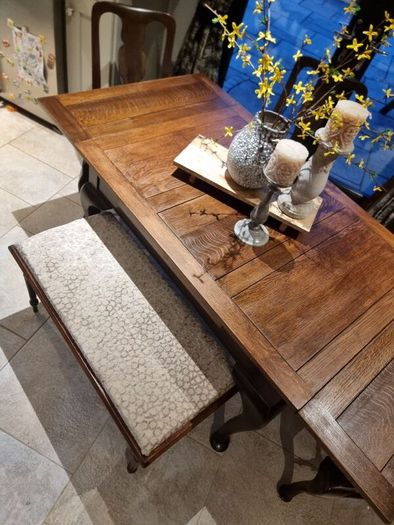 Beautiful Extendable Table, Chairs & Bench