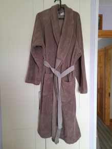 Unisex dressing gown size xl (18)