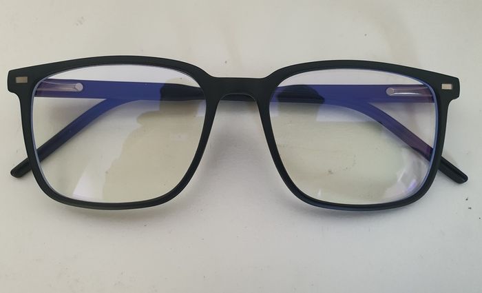 Blue light blocking glasses