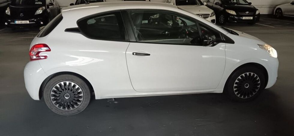 Peugeot 208 2014
