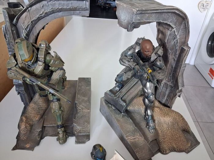 Action Figures from halo 5 special edition (figures only)