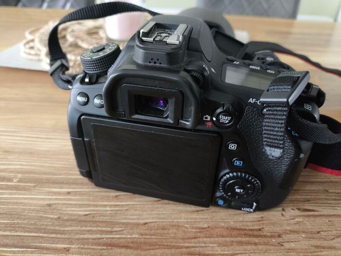 Canon 80D