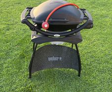 Weber Q 2000 W/stand