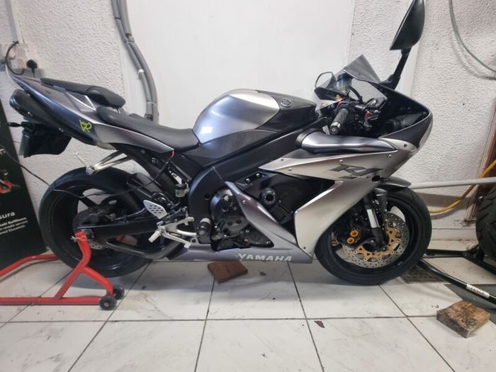 Yamaha R1 2004