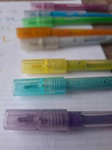 Sparkling glitter markers