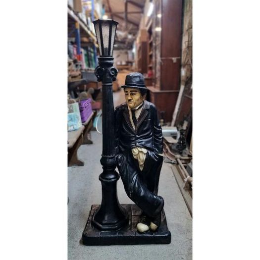 Charlie Chaplin Resin Statue With Lamp KAS1375