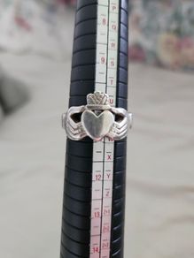silver claddagh