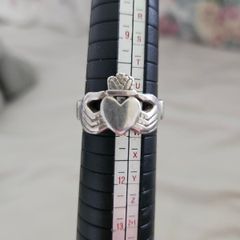 silver claddagh