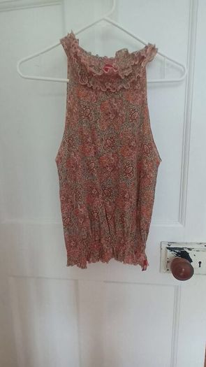 Womans Guess top