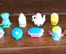 Bundle of  24 Shopkins can post