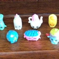 Bundle of  24 Shopkins can post