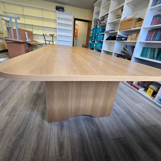 Meeting table and chairs set