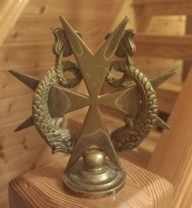 Rare antique 1920s Maltese Cross car mascot, D18 post 6e