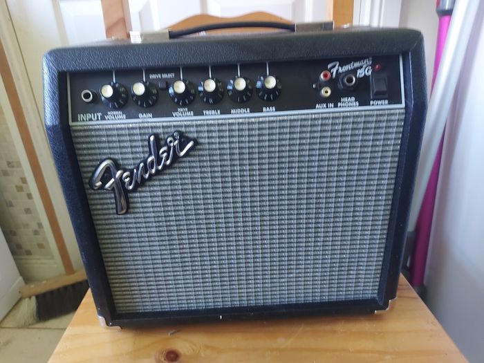 FENDER Frontman 15G Guitar Amp in excellent like new condition, working great