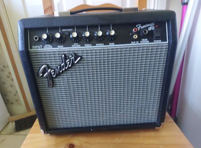 FENDER Frontman 15G Guitar Amp in excellent like new condition, working great
