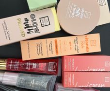 Beauty crop makeup bundle