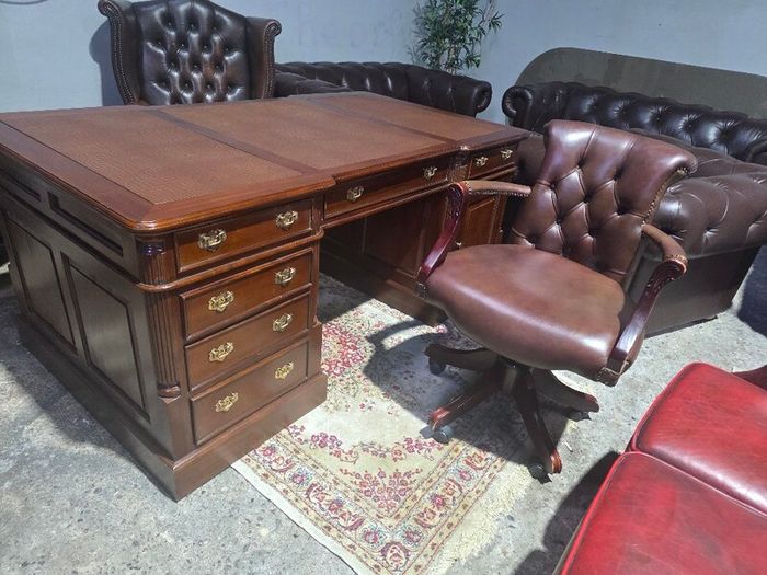 presidential desk+ captains chair