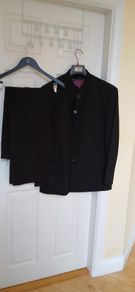 Black 2 piece mans Pierre Remon suit 42R
