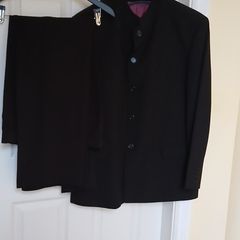 Black 2 piece mans Pierre Remon suit 42R