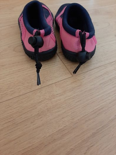 Kids beach/ aqua shoes size 8 junior