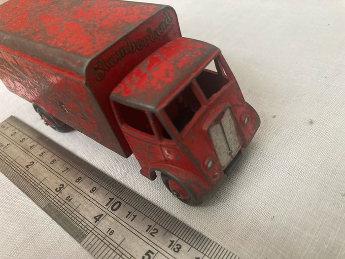 Dinky / Meccano 514. Guy Slumberland van. Rear opening doors.