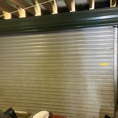 Electric roller door